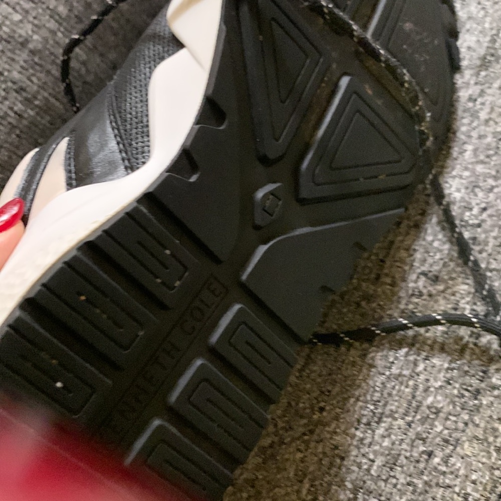Sneaker - Picture 5 of 8
